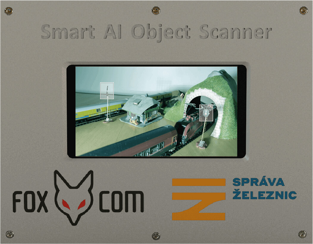 Recording device with a screen displaying a railway track and&nbsp;software featuring marked signals